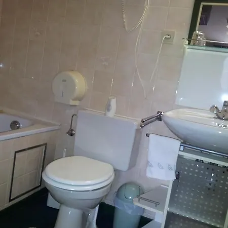 Le Clos Du Pere Finet 3*